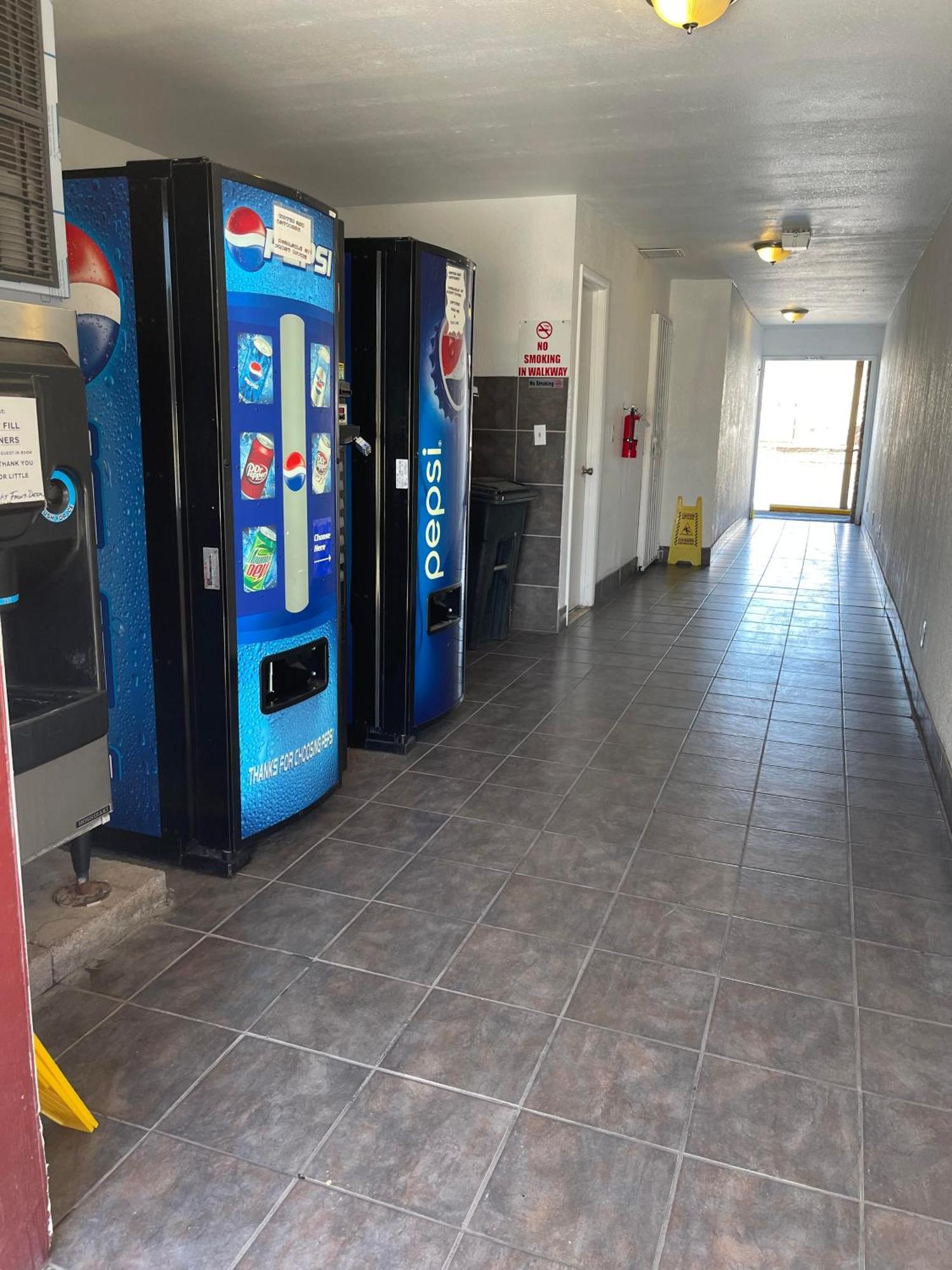 Windsor Inn Lake Havasu City Exterior foto