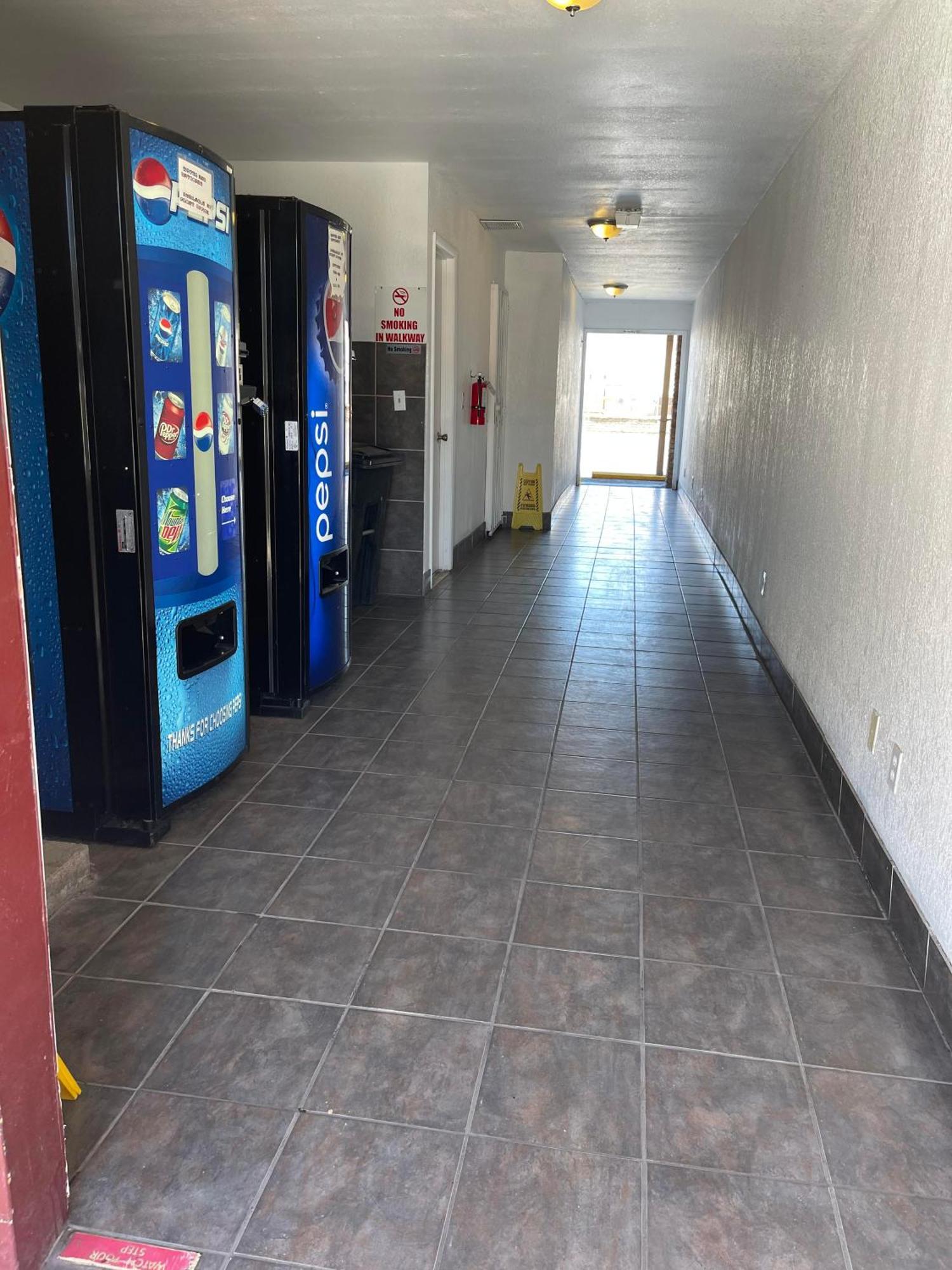 Windsor Inn Lake Havasu City Exterior foto