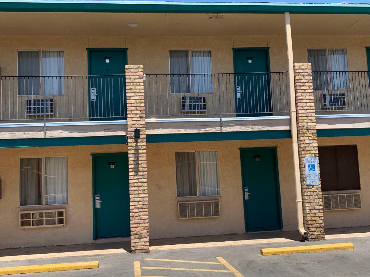 Windsor Inn Lake Havasu City Exterior foto